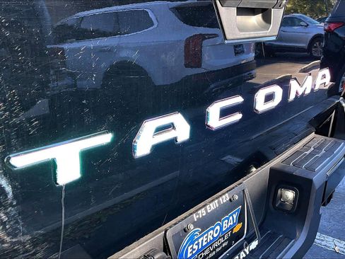 Used 2025 Toyota Tacoma TRD Sport image 9