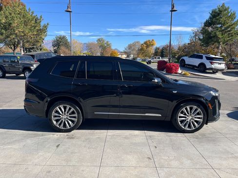 Used 2021 Cadillac XT6 Sport image 3