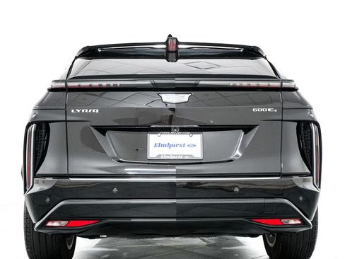 Used 2024 Cadillac Lyriq Luxury AWD/4WD image 6