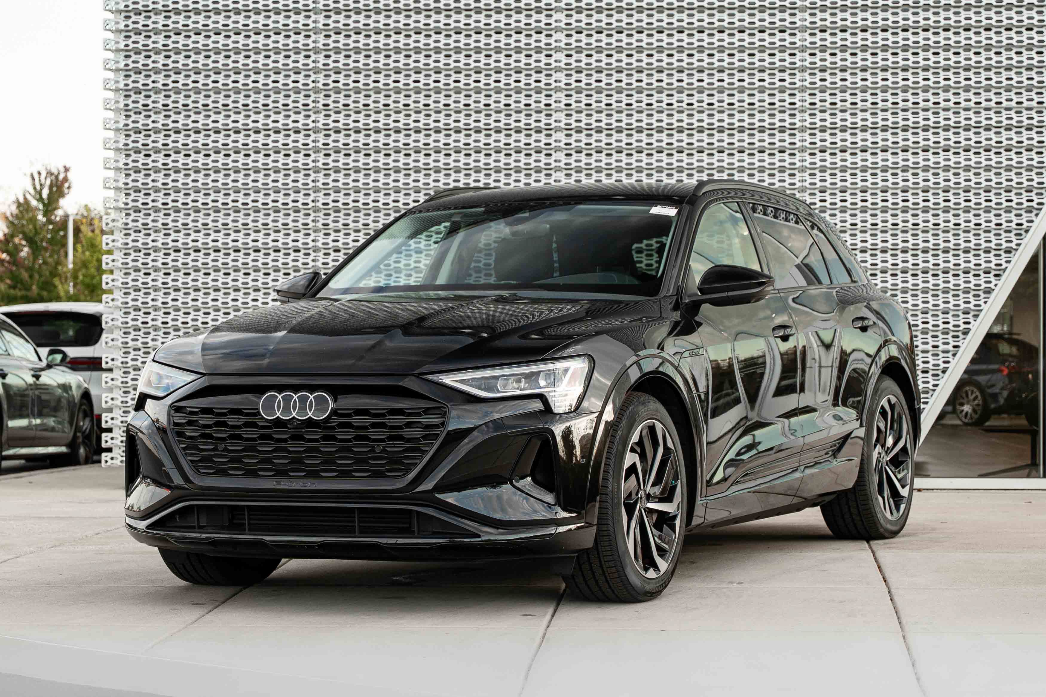 Certified 2024 Audi Q8 e-tron Premium Plus AWD/4WD image 7