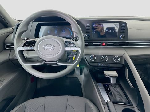 New 2026 Hyundai Elantra SE FWD image 17