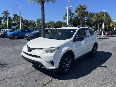 Used 2017 Toyota RAV4 LE FWD image 5