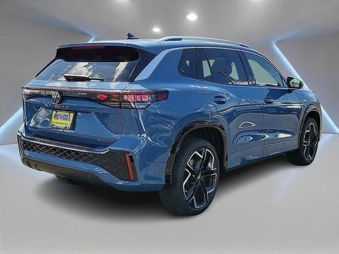 New 2026 Volkswagen Tiguan SEL R-Line AWD/4WD image 3