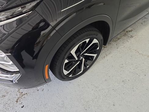 Used 2022 Mitsubishi Outlander SE image 9