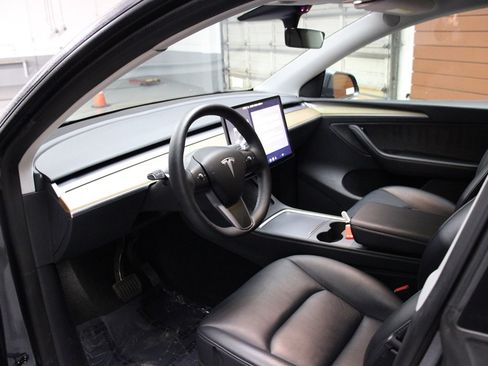 Used 2023 Tesla Model Y Long Range image 16