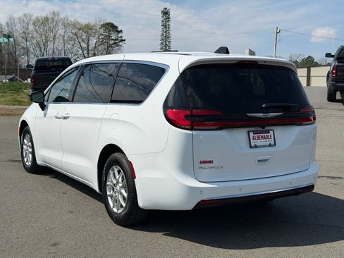 New 2026 Chrysler Pacifica Select FWD image 7
