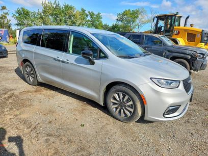 Used 2024 Chrysler Pacifica Limited
