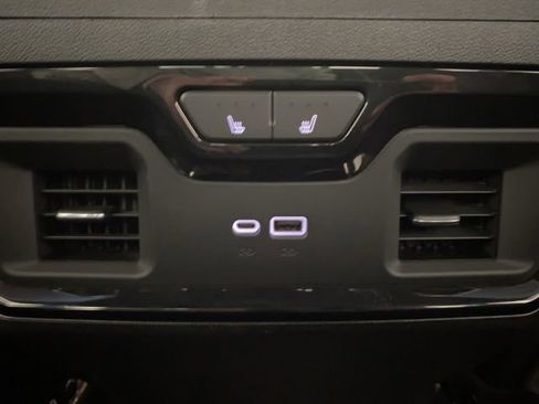 Used 2023 GMC Sierra 1500 AT4 w/ AT4 Preferred Package image 7