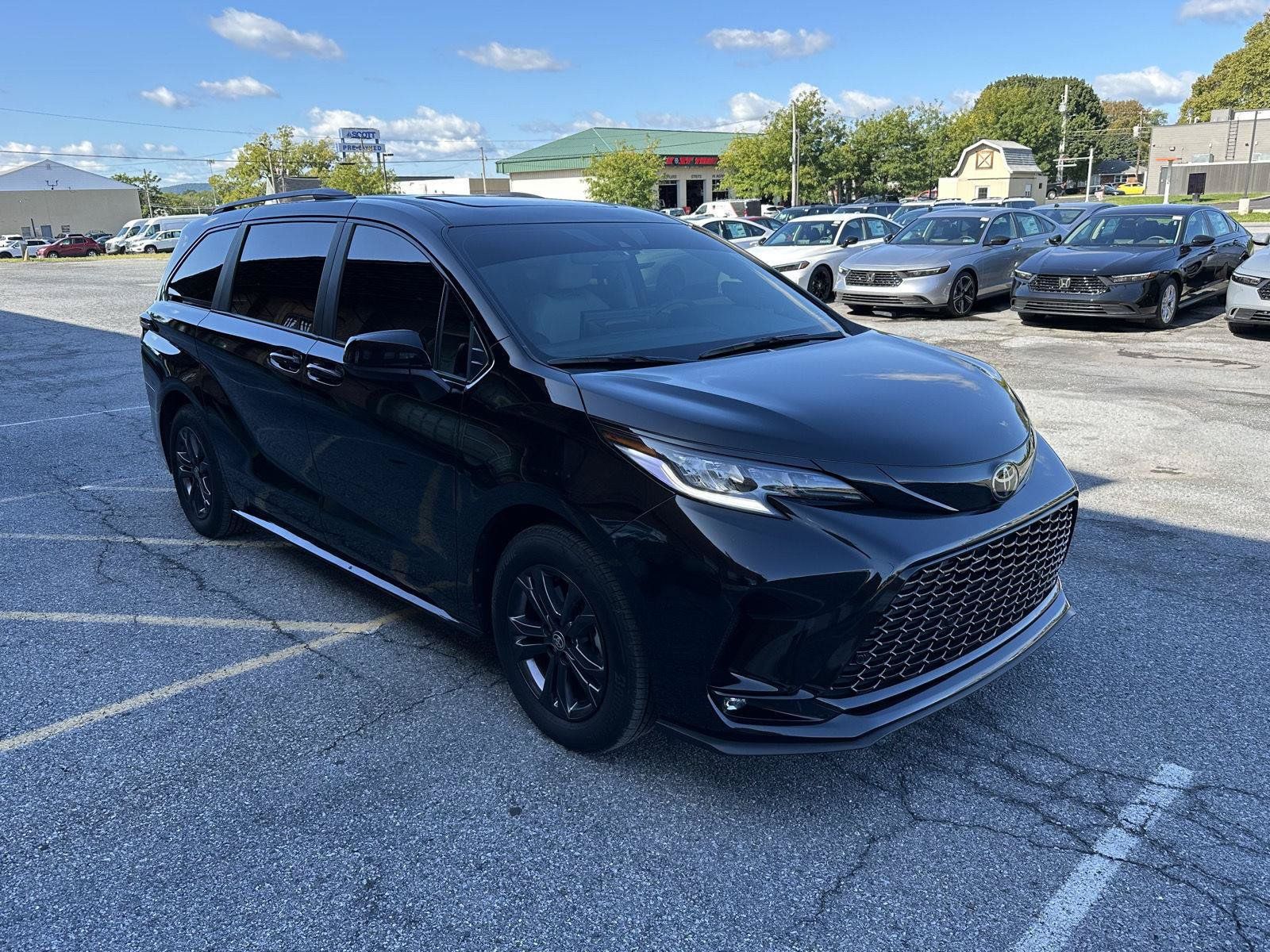 Used 2026 Toyota Sienna XSE AWD/4WD image 2