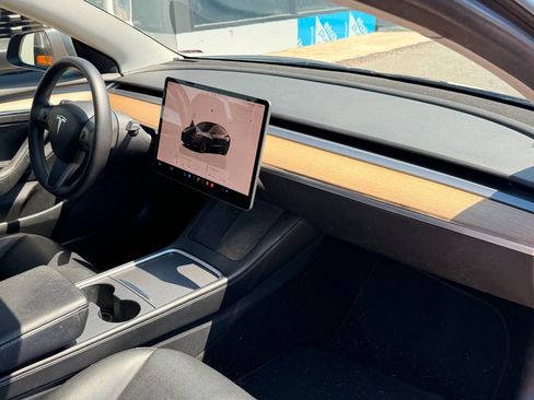 Used 2022 Tesla Model 3 RWD image 5
