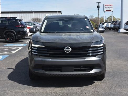 Used 2025 Nissan Kicks SV image 2