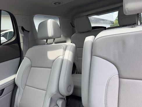 Used 2020 GMC Acadia SLT w/ Trailering Package FWD image 16