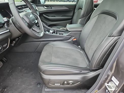 New 2025 Jeep Grand Cherokee L Altitude image 16