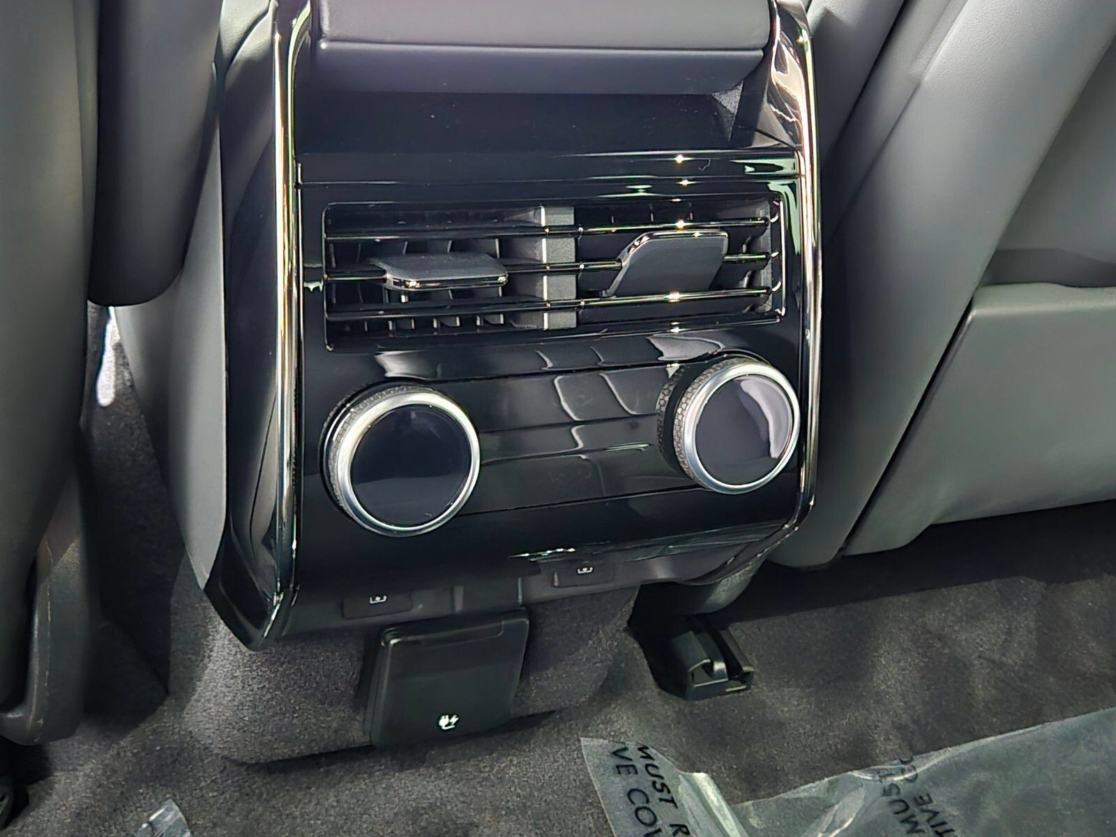 New 2026 Land Rover Range Rover Sport Dynamic SE AWD/4WD image 14