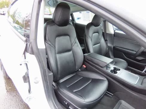 Used 2021 Tesla Model 3 Standard Range Plus image 16