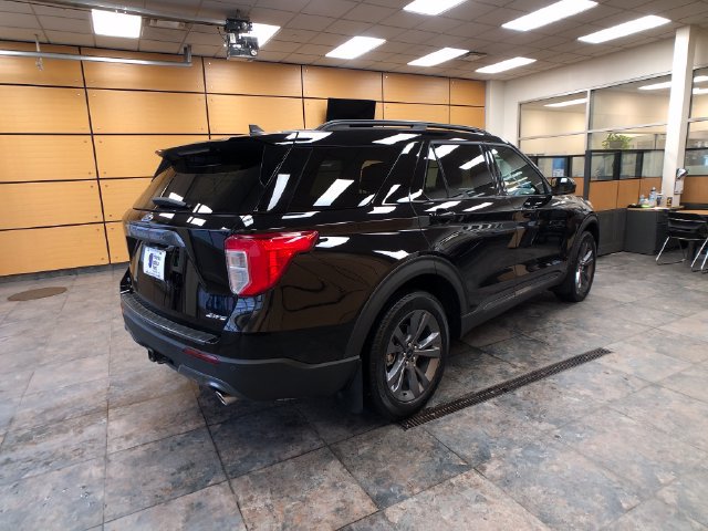 Used 2023 Ford Explorer XLT w/ Equipment Group 202A AWD/4WD image 7