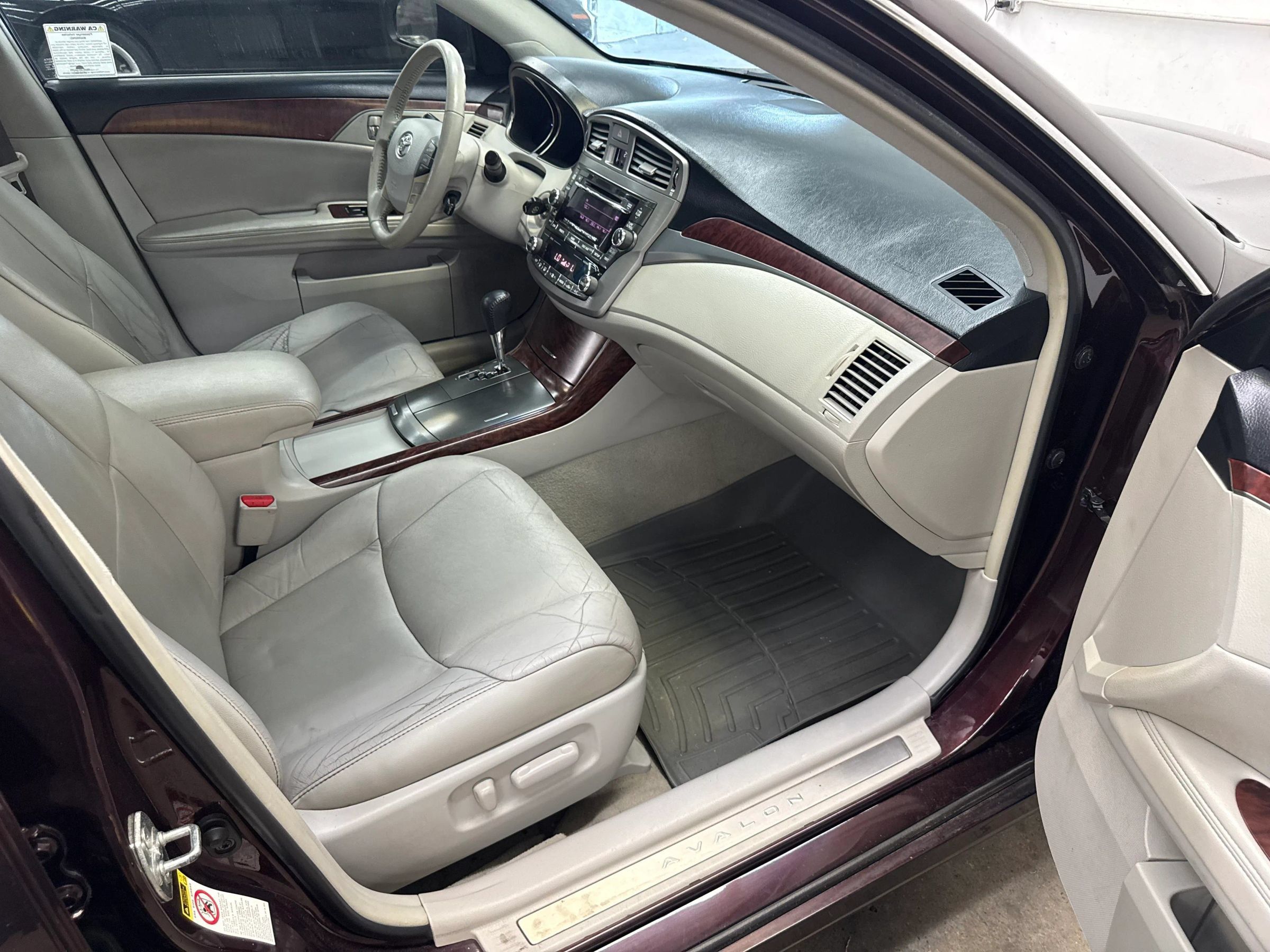 Used 2012 Toyota Avalon FWD image 24