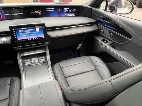 Certified 2025 Lincoln Nautilus Premier w/ Equipment Group 102A image 21