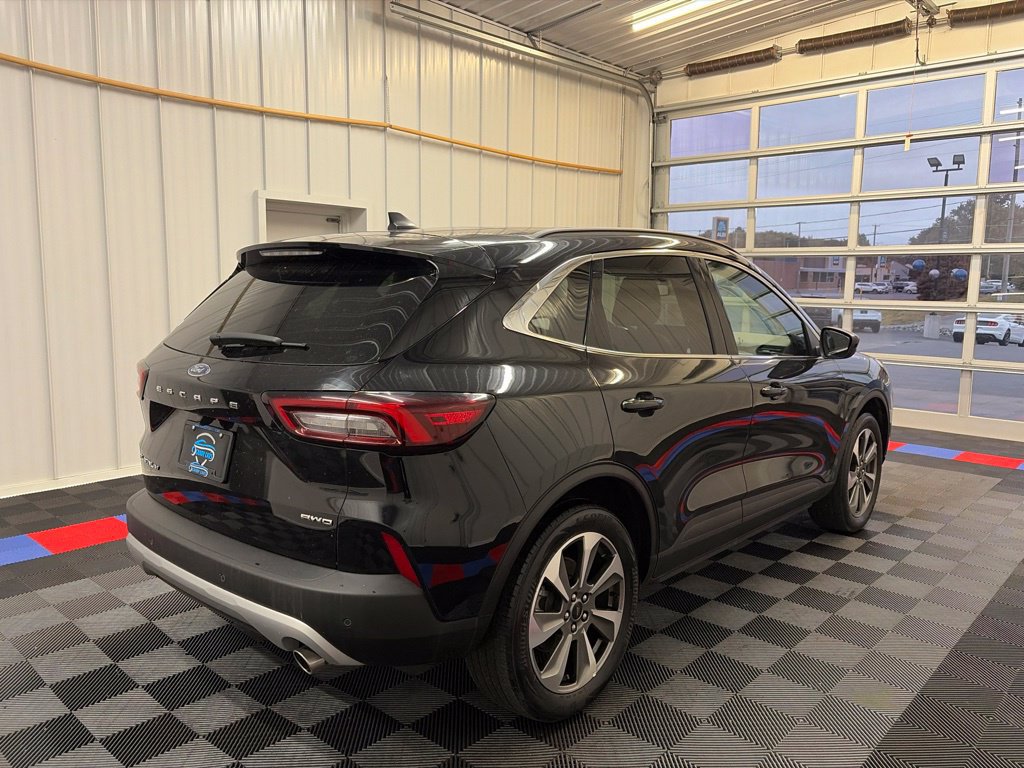 Used 2025 Ford Escape Platinum AWD/4WD image 4