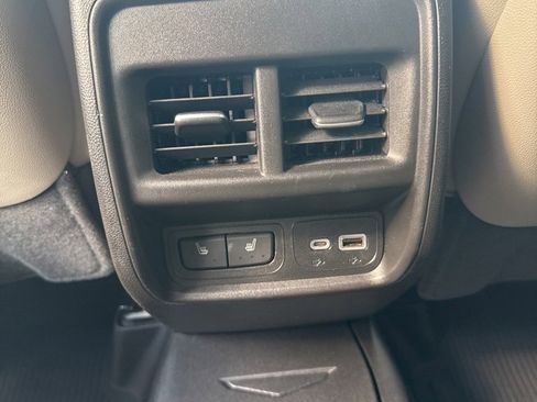 Used 2022 Cadillac XT4 Luxury w/ LPO, Radiant Package image 6