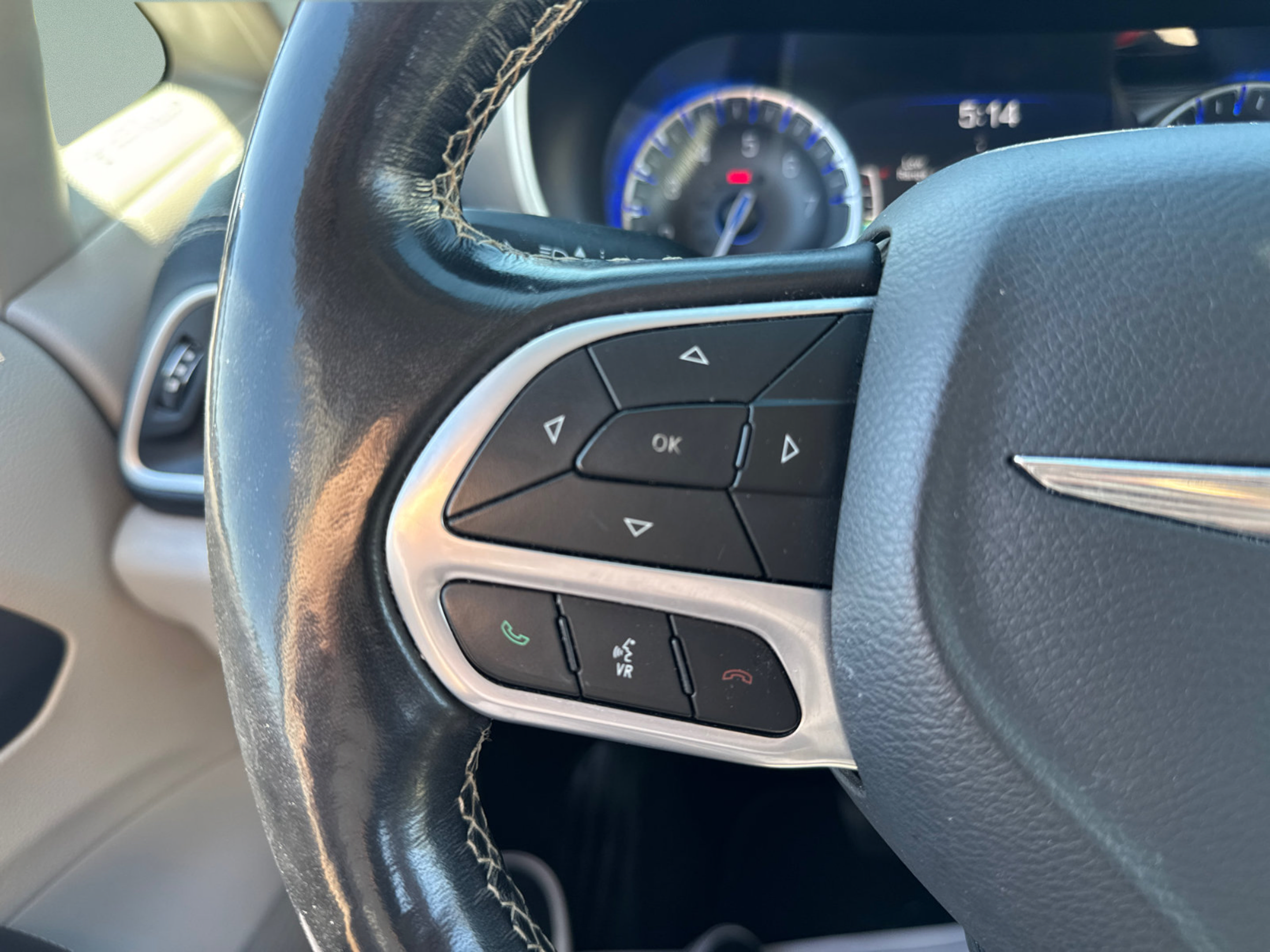 Used 2021 Chrysler Pacifica Touring-L FWD image 22