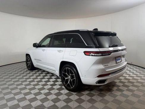 Used 2022 Jeep Grand Cherokee Summit AWD/4WD image 5