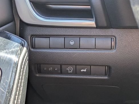 Used 2024 Nissan Rogue SV FWD image 26