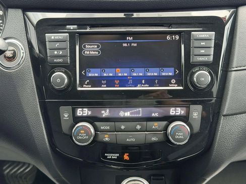 Used 2018 Nissan Rogue SV AWD/4WD image 28