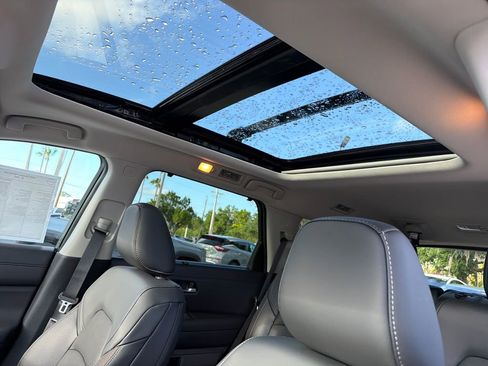 New 2026 Nissan Pathfinder SL w/ SL Premium Package FWD image 16