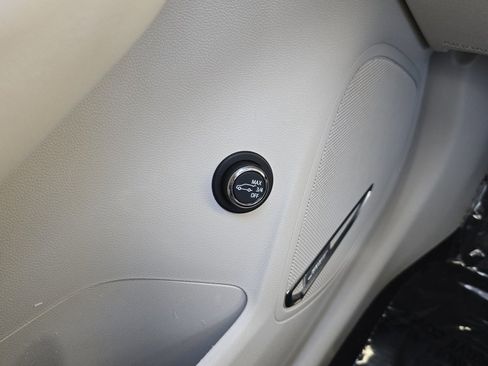 Used 2022 Buick Envision Avenir w/ Technology Package II image 20