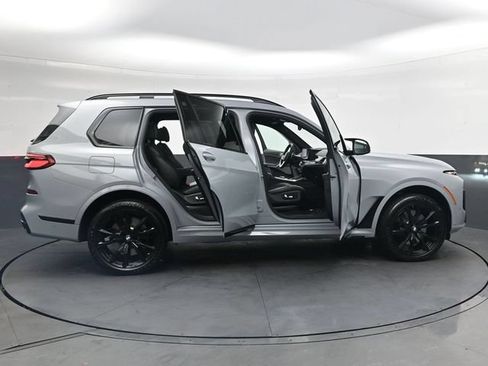 Used 2025 BMW X7 M60i AWD/4WD image 46