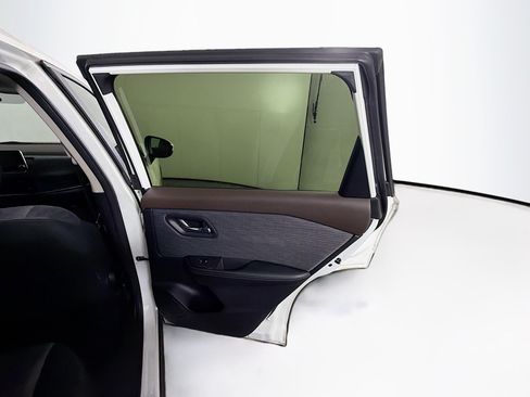 Used 2023 Nissan Rogue SV FWD image 28