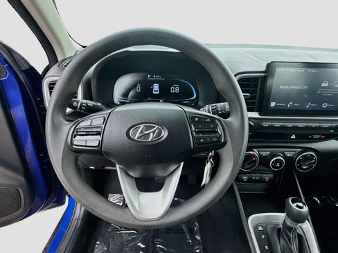 Used 2024 Hyundai Venue SE FWD image 8