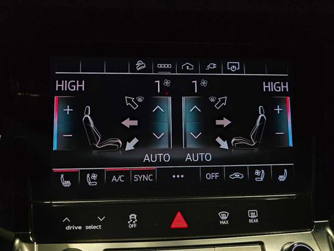 Used 2023 Audi e-tron Premium Plus w/ Premium Plus Package image 28