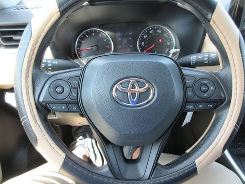 Used 2022 Toyota RAV4 LE AWD/4WD image 24