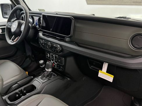New 2025 Jeep Gladiator Mojave AWD/4WD image 23