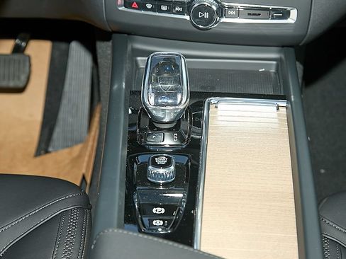 New 2026 Volvo XC60 B5 Plus w/ Climate Package AWD/4WD image 28
