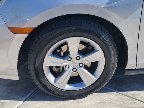 Used 2018 Honda Odyssey EX image 9