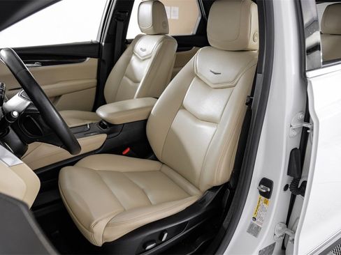 Used 2017 Cadillac XT5 FWD w/ LPO, Wheel Lock Package image 32