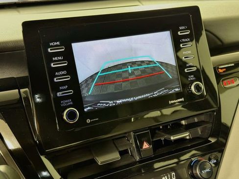 Used 2022 Toyota Camry SE FWD image 19