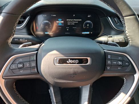 Used 2024 Jeep Grand Cherokee Limited w/ Luxury Tech Group II AWD/4WD image 22