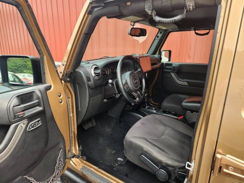 Used 2015 Jeep Wrangler Unlimited Sport w/ Quick Order Package 24S AWD/4WD image 10
