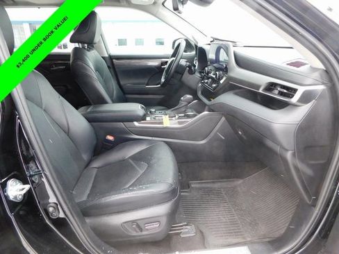 Used 2023 Toyota Highlander Limited image 18