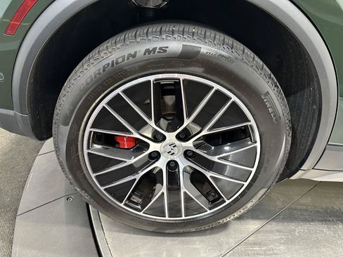 Certified 2025 Porsche Macan 4S Electric AWD/4WD image 13