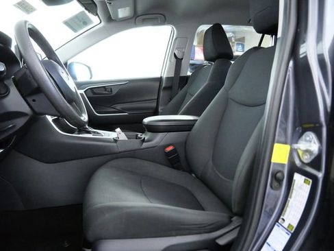 Used 2019 Toyota RAV4 LE AWD/4WD image 17