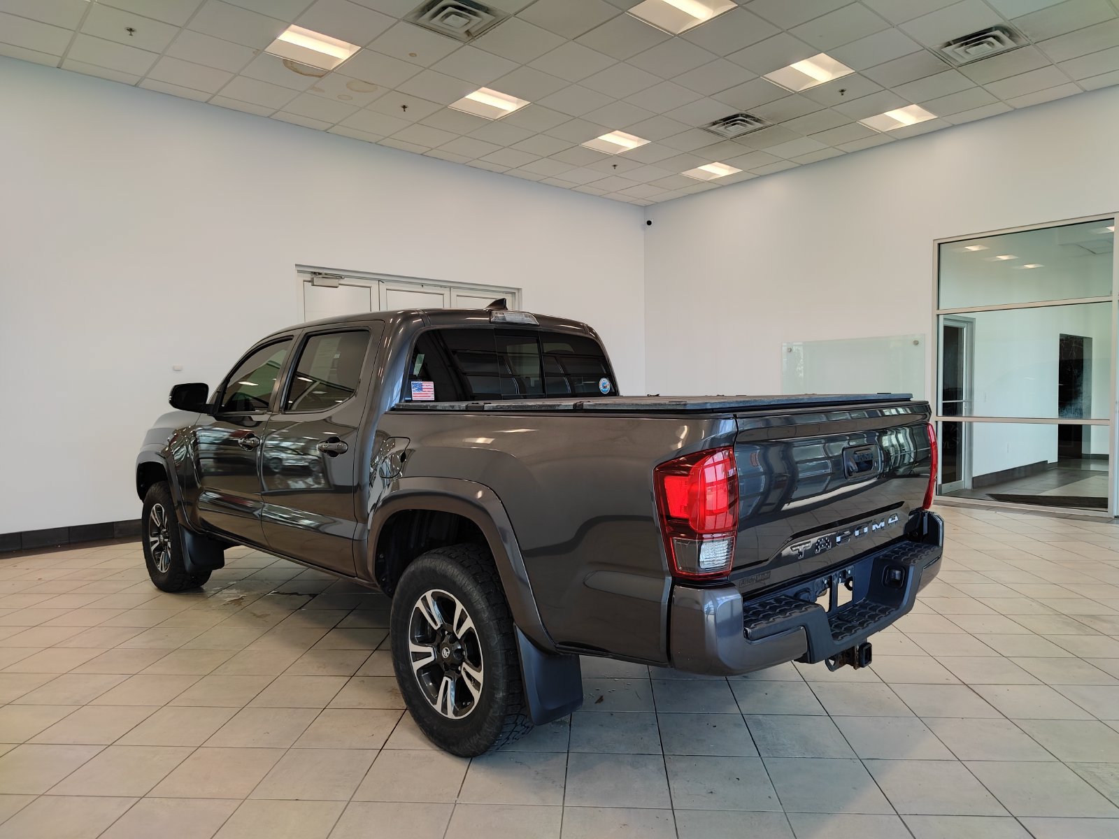 Used 2019 Toyota Tacoma TRD Sport AWD/4WD image 5