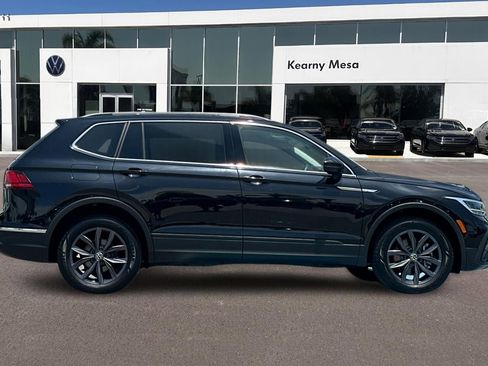 Used 2023 Volkswagen Tiguan SE FWD image 3
