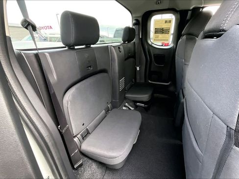 Used 2025 Nissan Frontier SV AWD/4WD image 18