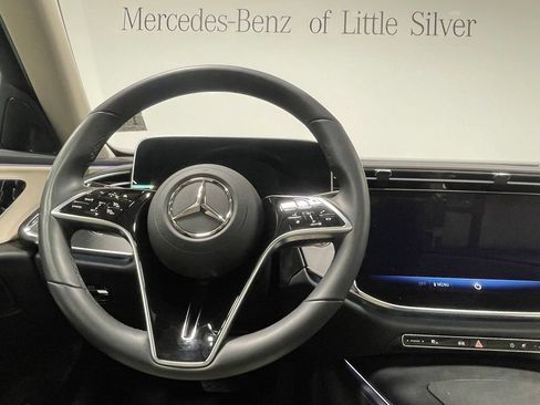 Used 2025 Mercedes-Benz E 350 4MATIC Sedan image 25