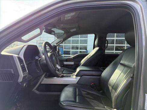 Used 2019 Ford F150 Lariat w/ Equipment Group 502A Luxury AWD/4WD image 19